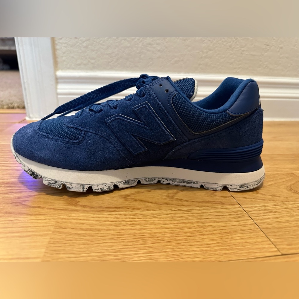 Men’s New Balance shoes size 9